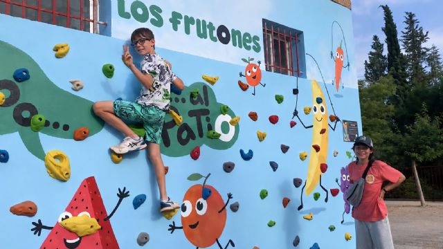 Colectividades Antonia Navarro entrega un rocódromo al CEIP Virgen de la Fuensanta de La Alberca, ganador del concurso La Canción del Patio Más Saludable - 2, Foto 2