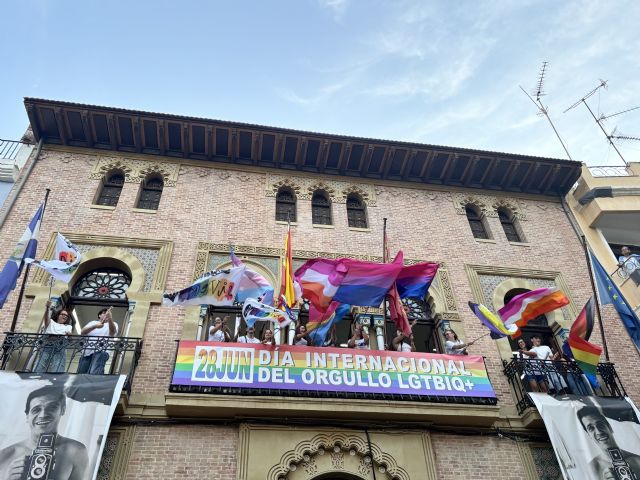 El Ayuntamiento de Águilas conmemora el Día Internacional del Orgullo LGTBIQ+ con un llamamiento a la libertad, la igualdad y el respeto - 3, Foto 3
