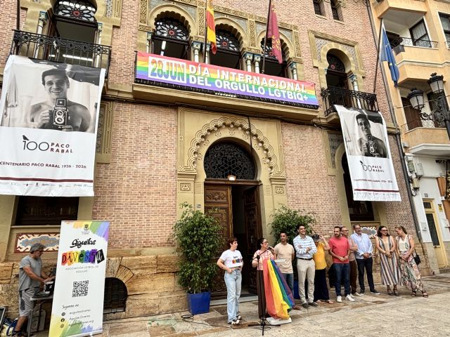 El Ayuntamiento de Águilas conmemora el Día Internacional del Orgullo LGTBIQ+ con un llamamiento a la libertad, la igualdad y el respeto - 4, Foto 4