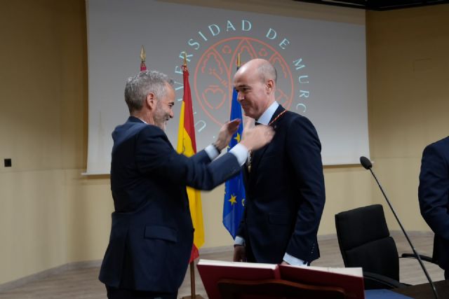 Ignacio Gonz�lez toma posesi�n como decano de la Facultad de Derecho de la UMU