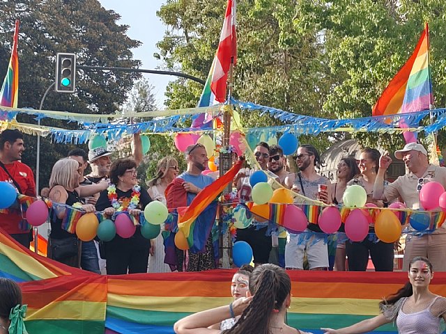 Cartagena reivindica en su mayor manifestaci�n del Orgullo que quiere estar 'libre de odio y llena de cari�o'