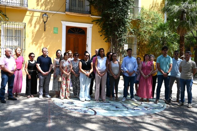 Alhama de Murcia guarda un minuto de silencio por las v�ctimas del terremoto en Venezuela