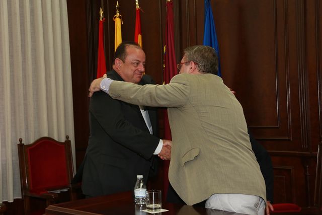 Víctor Meseguer, cum laude por su Tesis Doctoral sobre el control jurídico de la actuación de las empresas transnacionales - 1, Foto 1