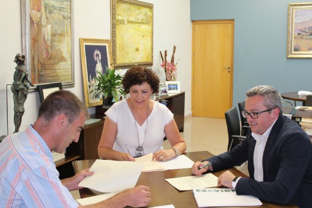 EL Ayuntamiento y Ecovidrio firman un convenio para fomentar el reciclado de vidrio en Puerto Lumbreras - 1, Foto 1