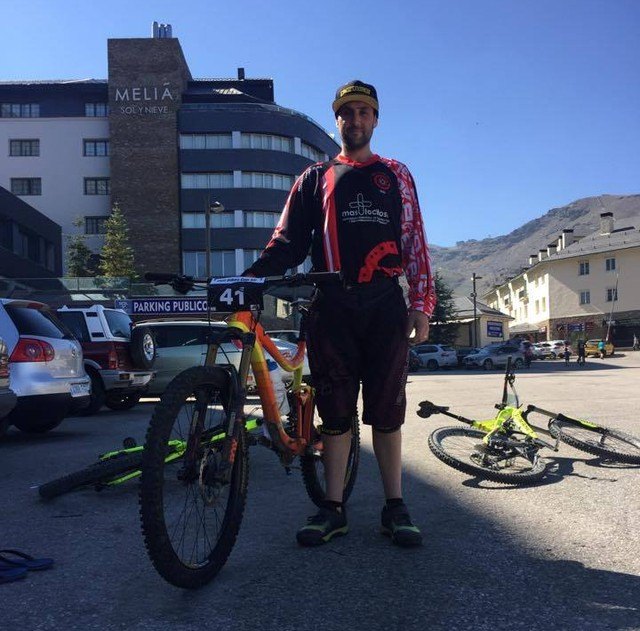 La Mastocitosis tendr visibilidad en la prueba de descenso en Sierra Nevada, gracias al ciclista alhameño de enduro y descenso, Luis Snchez, Foto 1