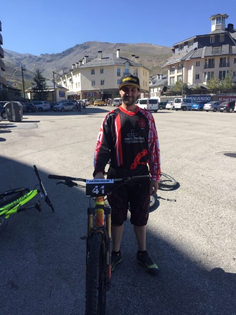 La Mastocitosis tendr visibilidad en la prueba de descenso en Sierra Nevada, gracias al ciclista alhameño de enduro y descenso, Luis Snchez, Foto 2