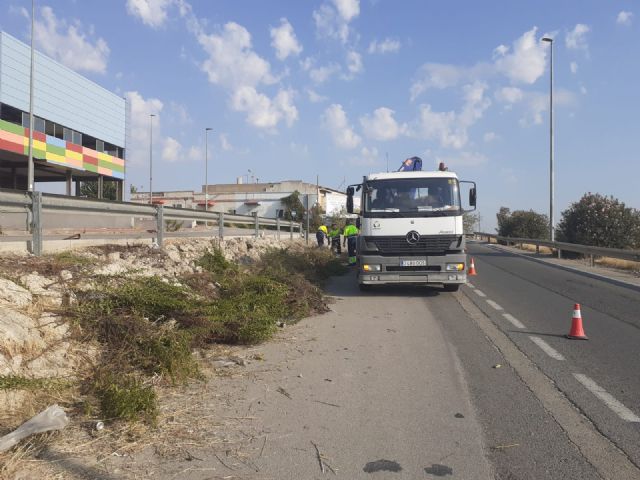 El Ayuntamiento torreño intensifica la limpieza de solares y cunetas para prevenir incendios - 4, Foto 4