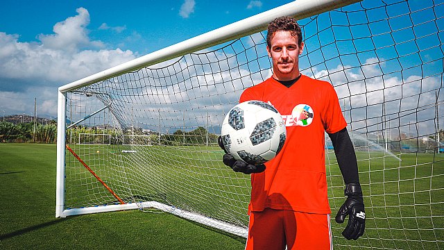 Alberto Lejárraga, licenciado en Ingeniería Informática, plena garantía en una portería - 1, Foto 1