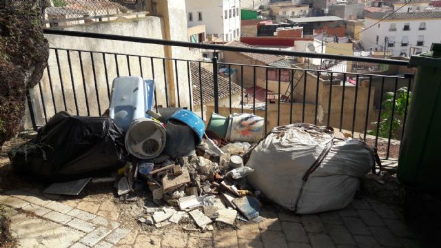 El PP exige una intervención integral de limpieza, desinfección y mantenimiento en los barrios altos ante la lamentable imagen que presentan desde hace meses - 3, Foto 3