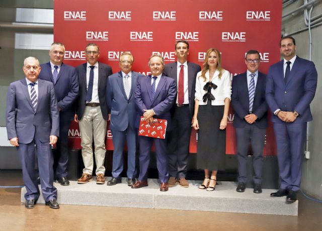 La directora del SEF asiste a la graduación de la promoción 2021-2022 de ENAE Business School - 2, Foto 2