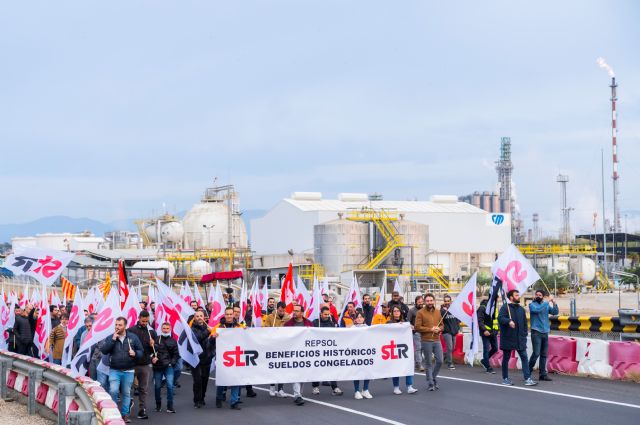 Los sindicatos desconvocan la huelga en Repsol tras un preacuerdo por el poder adquisitivo de los salarios - 1, Foto 1
