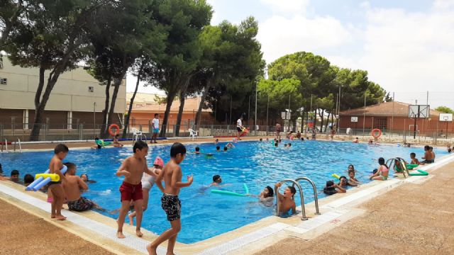 Clausura y entrega de diplomas de los cursos de natación programados por la concejalía de Deportes - 3, Foto 3