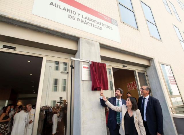López Miras destaca la formación de calidad que recibirán los alumnos del nuevo aulario del Campus de la Salud - 1, Foto 1