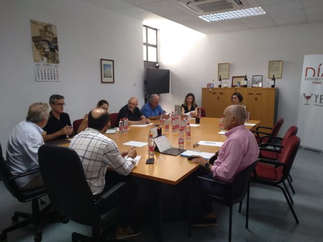 El INFO y los representantes del sector del vino acuerdan reforzar sus estrategias de promoción en los mercados exteriores a partir de septiembre - 1, Foto 1