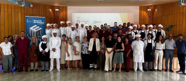 Cuarenta jóvenes se forman en el sector de la hostelería y encuentran trabajo gracias al Ayuntamiento de Murcia - 1, Foto 1