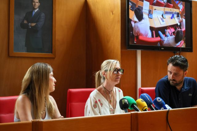 El Ayuntamiento amonesta a dos concejales del grupo socialista tras ser sorprendidos manipulando el sistema de sonido del salón de plenos en el transcurso de las sesiones - 2, Foto 2