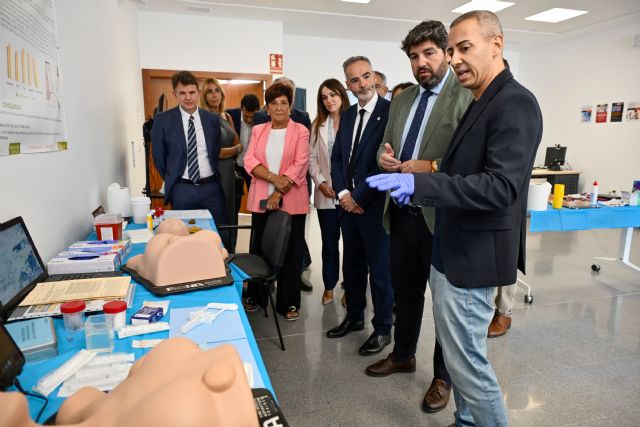 López Miras inaugura el Centro de Habilidades Clínicas Cirujana Do&ntilde;a Jamila, que mejorará la formación práctica de 3.000 estudiantes de la UMU - 2, Foto 2