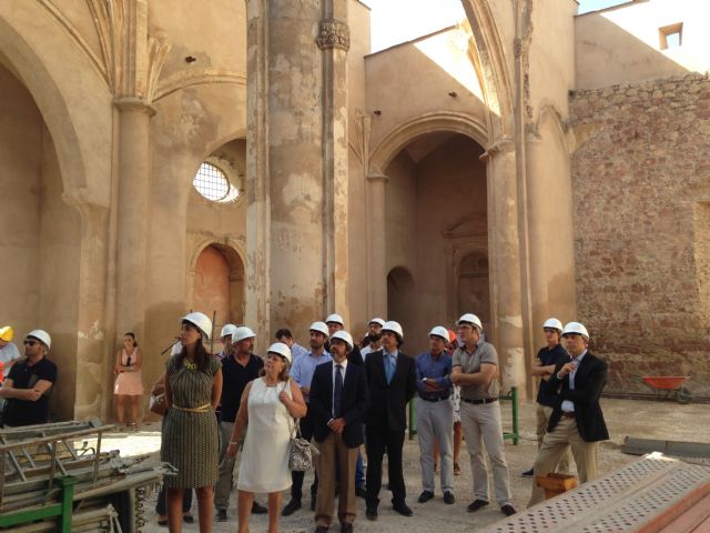 Los andamios cubren ya la torre de la Iglesia de Santa María para la rehabilitación integral del templo, cuya actuación financia el Gobierno central - 1, Foto 1