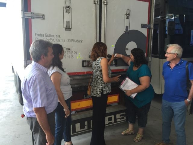 Agricultura asiste a los últimos controles para la exportación del primer contenedor con melocotones de la Región al mercado chino - 1, Foto 1