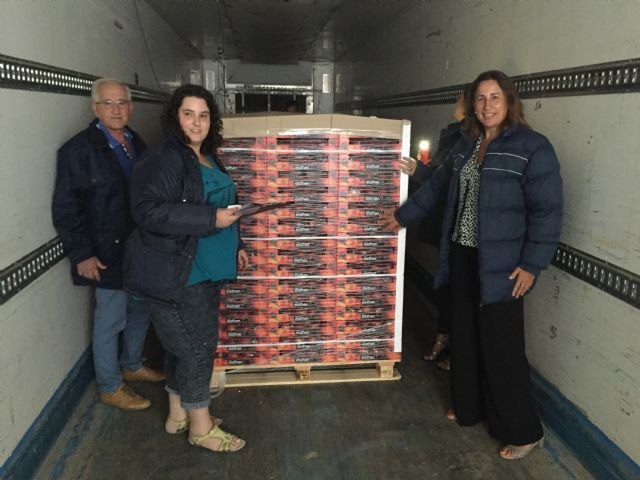 Agricultura asiste a los últimos controles para la exportación del primer contenedor con melocotones de la Región al mercado chino - 2, Foto 2