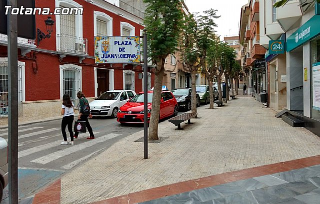 El ayuntamiento solicita una subvención a la Comunidad Autónoma para la adecuación y acondicionamiento de aceras en la calle Juan XXIII - 2, Foto 2