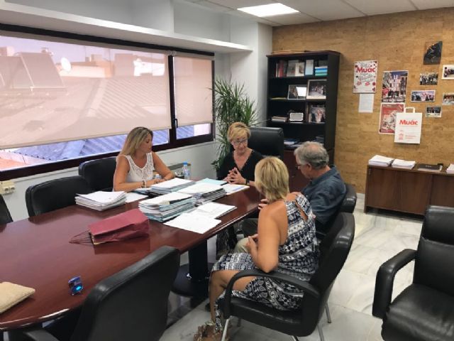 Luces de bajo consumo, reparación del techo, instalación de un nuevo suelo o arreglo de la fachada son algunas de las propuestas para mejorar la plaza de abastos de Cabezo de Torres - 1, Foto 1