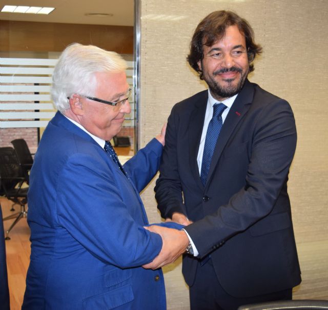 Miguel Motas analiza con el presidente del CES el escenario laboral de la Región - 1, Foto 1