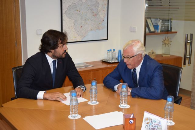 Miguel Motas analiza con el presidente del CES el escenario laboral de la Región - 2, Foto 2