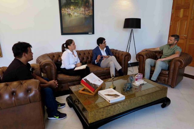 El alcalde de Caravaca mantiene una reunión con el cónsul de Educador para estrechar lazos entre ambas instituciones - 1, Foto 1