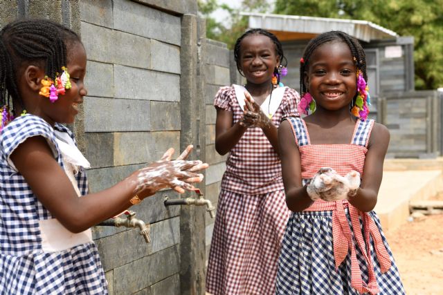 Niñas de Costa de Marfil en riesgo de abandono escolar reciben ayuda a través de la cooperación del Gobierno regional y Unicef - 1, Foto 1