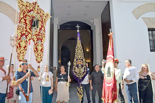 La Hermandad de Jesús de Alcalá del Río elevó unas oraciones en su nombre de sus titulares, Ntro. Padre Jesús Nazareno y su Madre la Santísima Virgen de la Esperanza, para bien discurrir en sus caninos de peregrinación - 2, Foto 2