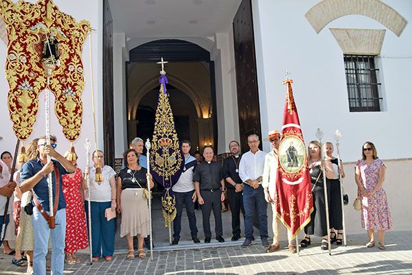 La Hermandad de Jesús de Alcalá del Río elevó unas oraciones en su nombre de sus titulares, Ntro. Padre Jesús Nazareno y su Madre la Santísima Virgen de la Esperanza, para bien discurrir en sus caninos de peregrinación - 3, Foto 3