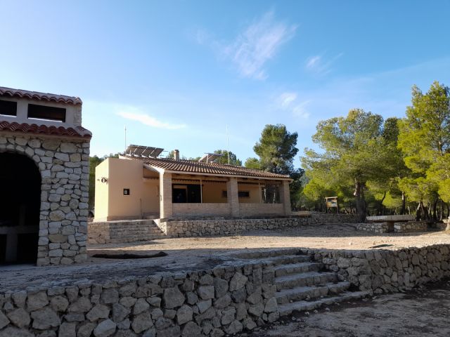 La Comunidad mejora las instalaciones en el punto de información de Fuente la Higuera en el Parque Regional de la Sierra de la Pila - 1, Foto 1