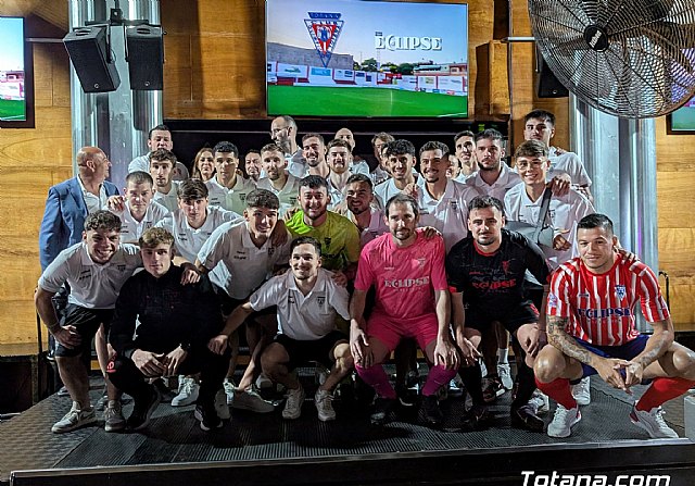 El Olímpico de Totana presenta su nueva equipación para la temporada 2025-2026, coincidiendo con su 65 aniversario, Foto 2