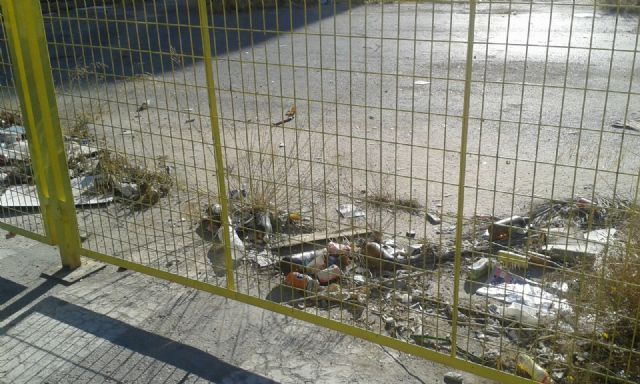 El PSOE solicita actuaciones urgentes para acabar con la pésima imagen que ofrece el solar de la gasolinera Gálvez - 1, Foto 1