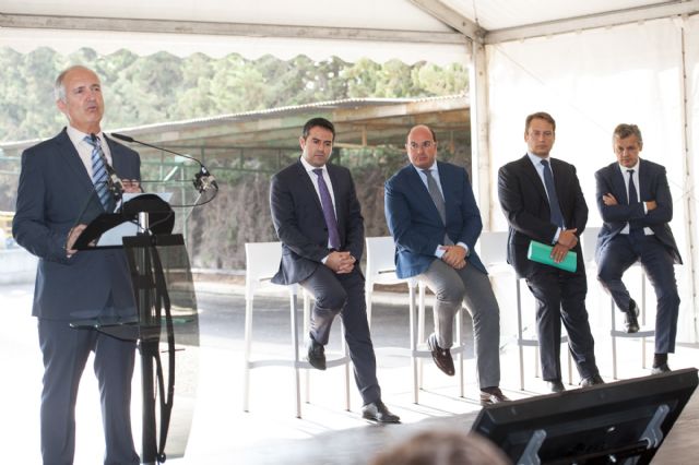 El presidente de la Región inaugura en Derivados Químicos un sistema de control de emisiones único en Europa - 1, Foto 1