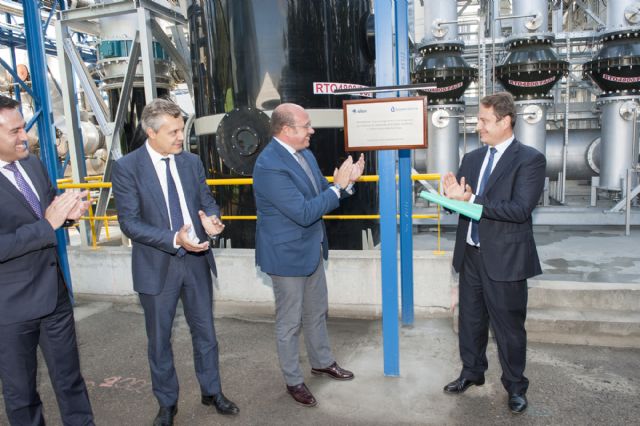 El presidente de la Región inaugura en Derivados Químicos un sistema de control de emisiones único en Europa - 2, Foto 2