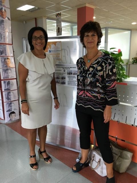 El club de oratoria internacional Toastmasters celebra una competición de dicursos humorísticos e improvisados en la biblioteca de San Javier - 2, Foto 2