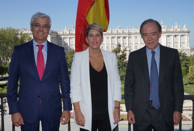 La Comunidad firma un convenio con el Teatro Real para el desarrollo de actividades culturales - 1, Foto 1
