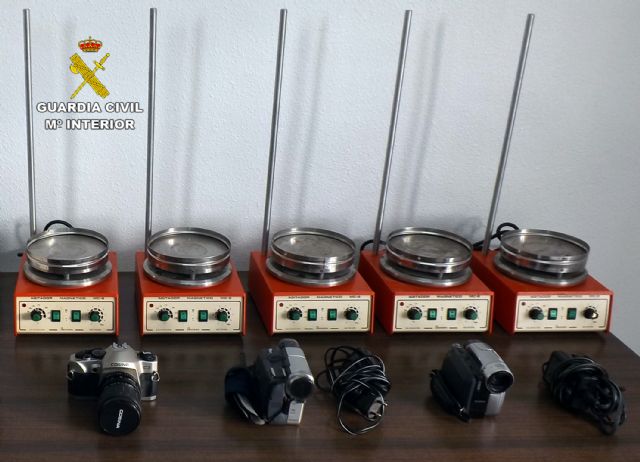 La Guardia Civil esclarece dos robos cometidos en un instituto de La Manga - 1, Foto 1