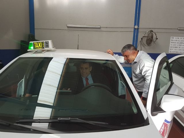 La Comunidad publica mañana las ayudas regionales para implantar mejoras tecnológicas y nuevos distintivos en los taxis - 1, Foto 1