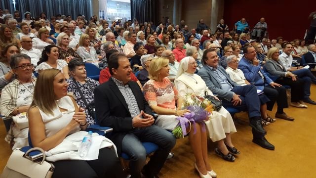 La Comunidad financia con 9,5 millones la atención a personas mayores en los centros de Lares - 1, Foto 1