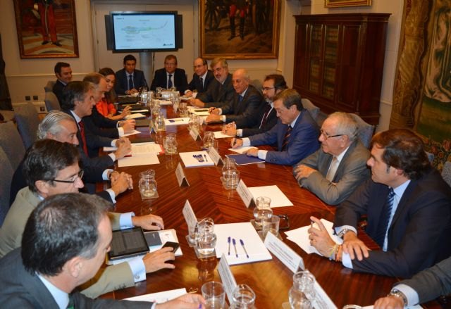 La Comunidad subraya el compromiso del Gobierno central con el soterramiento integral de las vías y la conexión del AVE a Murcia, Cartagena y Lorca - 1, Foto 1