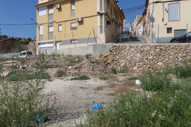 Un bando de la Alcaldía insta a la limpieza y mantenimiento de los solares urbanos privados del casco urbano, El Paretón y la urbanización “La Charca” - 2, Foto 2