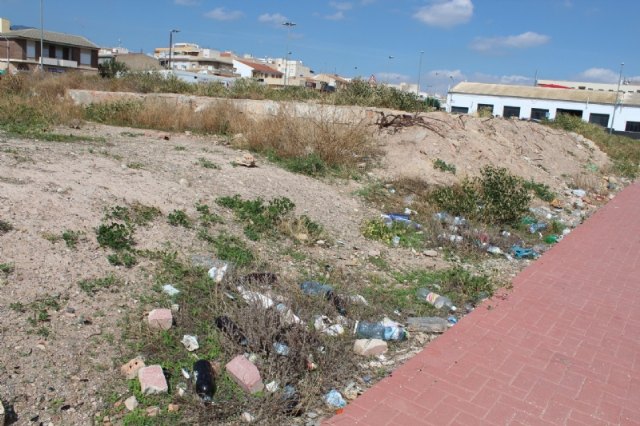 Un bando de la Alcaldía insta a la limpieza y mantenimiento de los solares urbanos privados del casco urbano, El Paretón y la urbanización “La Charca” - 3, Foto 3