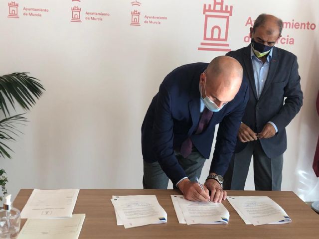 La Concejalía de Empleo, Promoción Económica y Turismo firma un convenio con Ucomur - 3, Foto 3