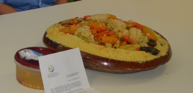 La Asociación de Refugiados Rifeños en España y la Plataforma de apoyo al Rif visitó al personal de la UCI del Hospital Reina Sofía - 1, Foto 1