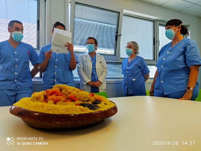 La Asociación de Refugiados Rifeños en España y la Plataforma de apoyo al Rif visitó al personal de la UCI del Hospital Reina Sofía - 4, Foto 4