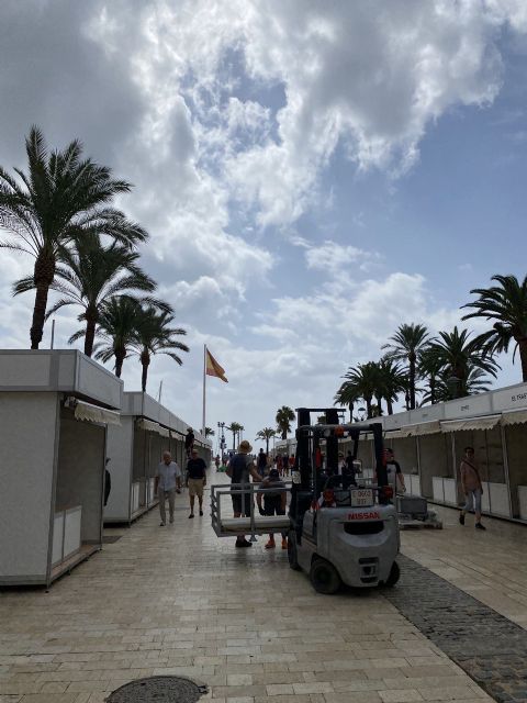 Manuel Padín responsabiliza a N. Arroyo de no recabar el informe de Cultura para instalar la feria de Héroes de Cavite - 1, Foto 1