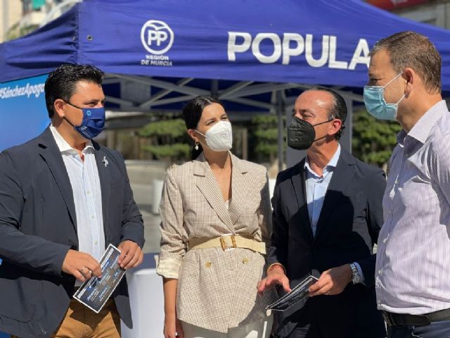 El PP lanza una campaña a pie de calle en los 45 municipios para exigir a Sánchez la bajada inmediata del precio de la luz - 1, Foto 1
